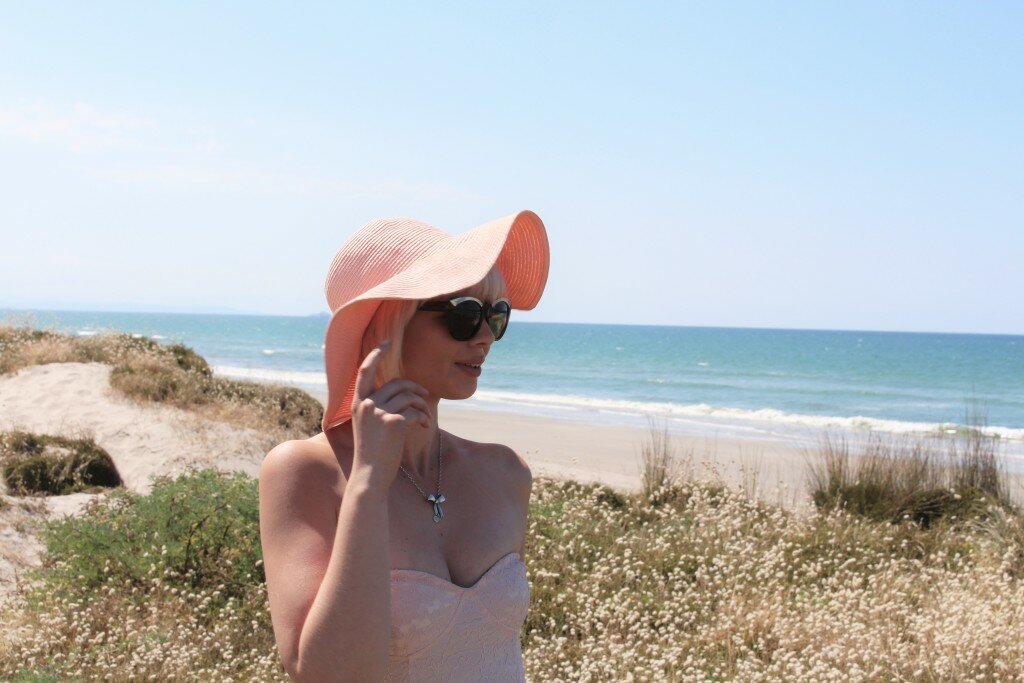 New Zealand fashion blogger by the beach
